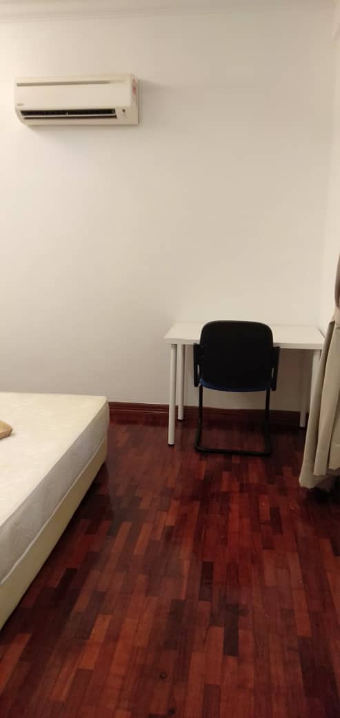 Room Plus CHSU227R3 Private Room with Queen Bed