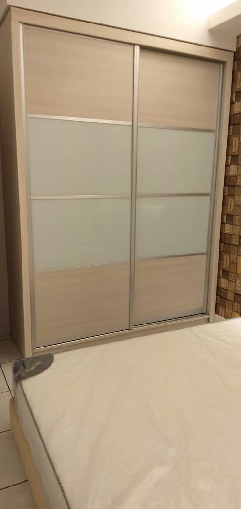 Room Plus CHSU227R4 Private Room with Queen Bed