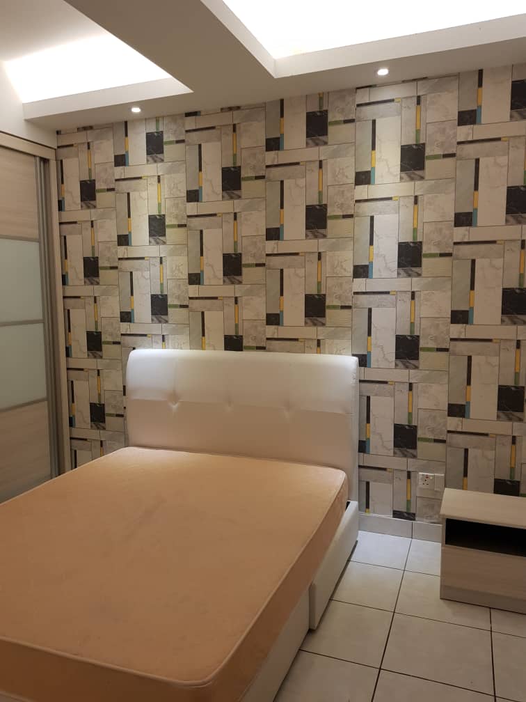 Room Plus CHSU227R5 Private Room with Queen Bed