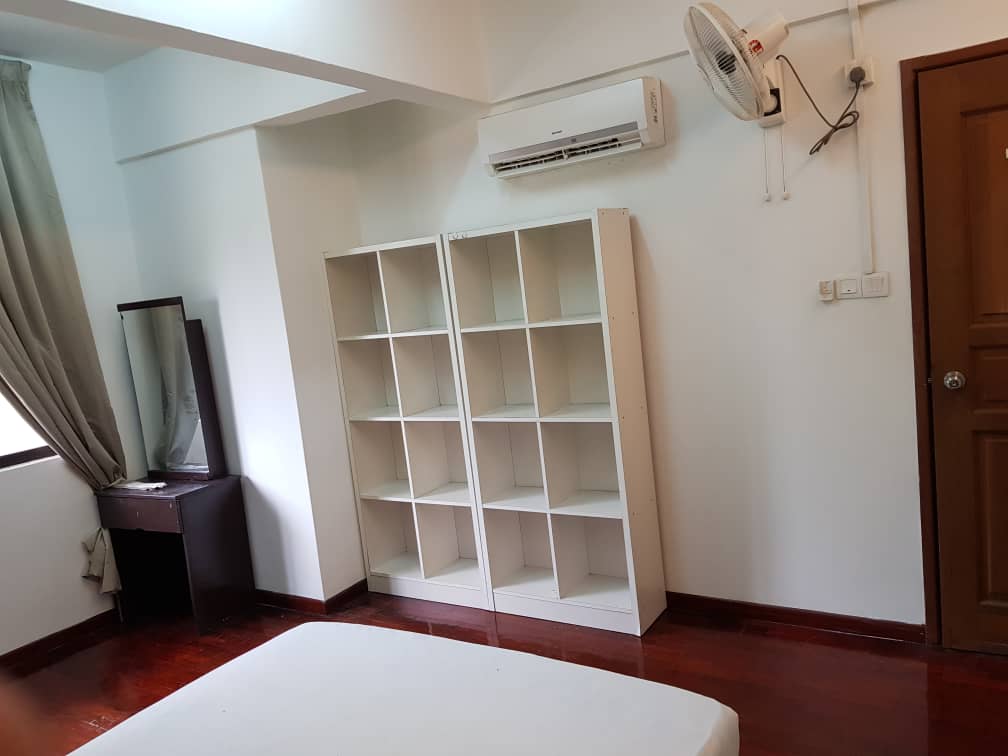 Room Plus CHSU712R2 Private Room with Queen Bed