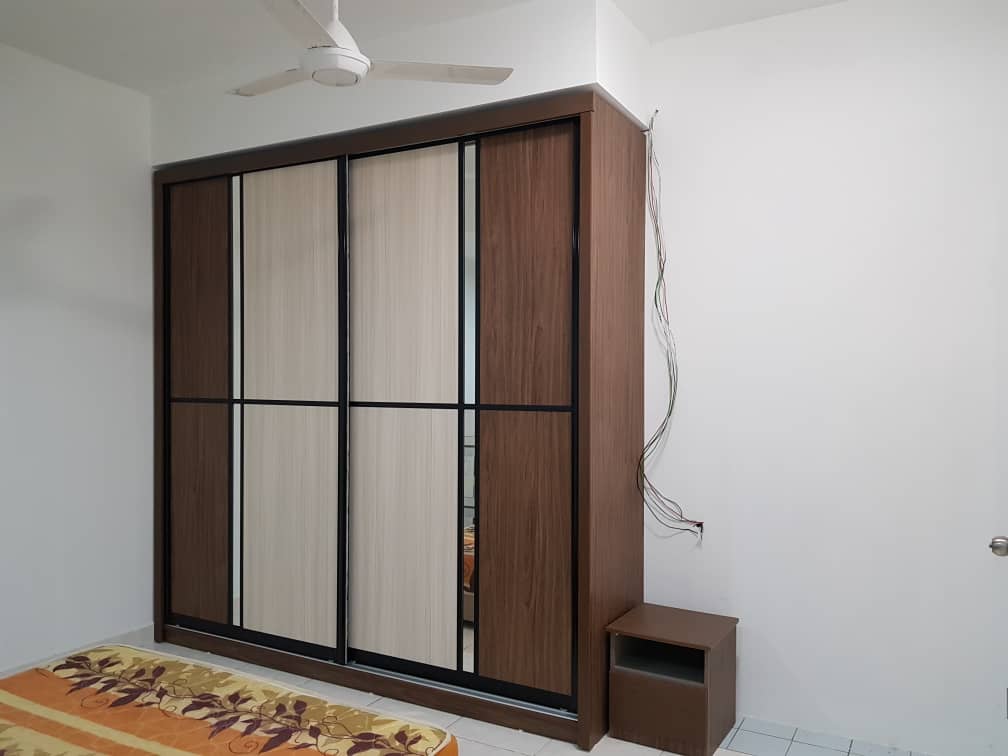 Room Plus CHSU712R5 Private Room with Queen Bed