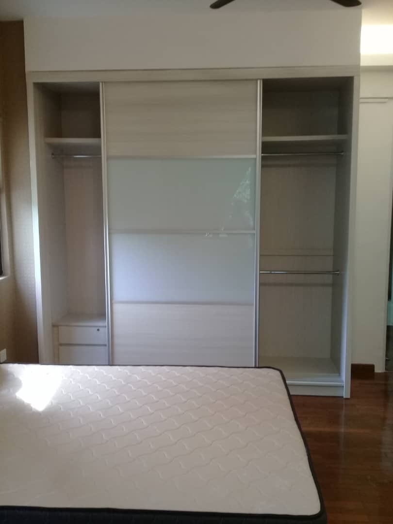 Room Plus CHSU723R1 Private Room with Queen Bed
