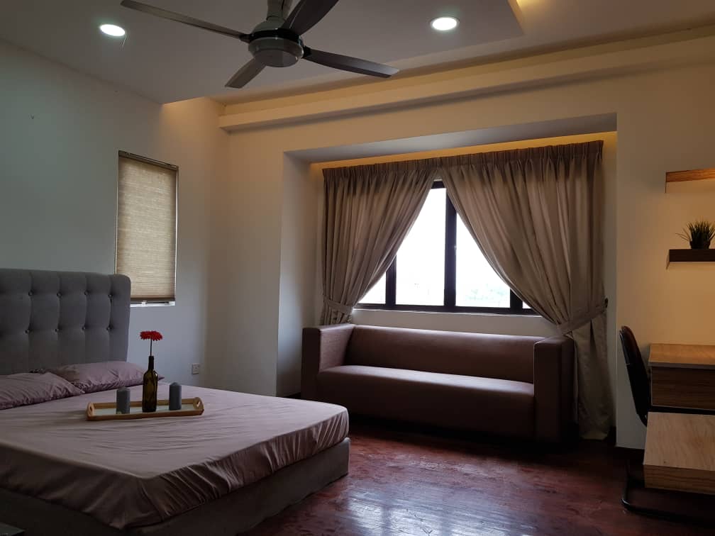 Room Plus CHSU726R1 Private Room with Queen Bed