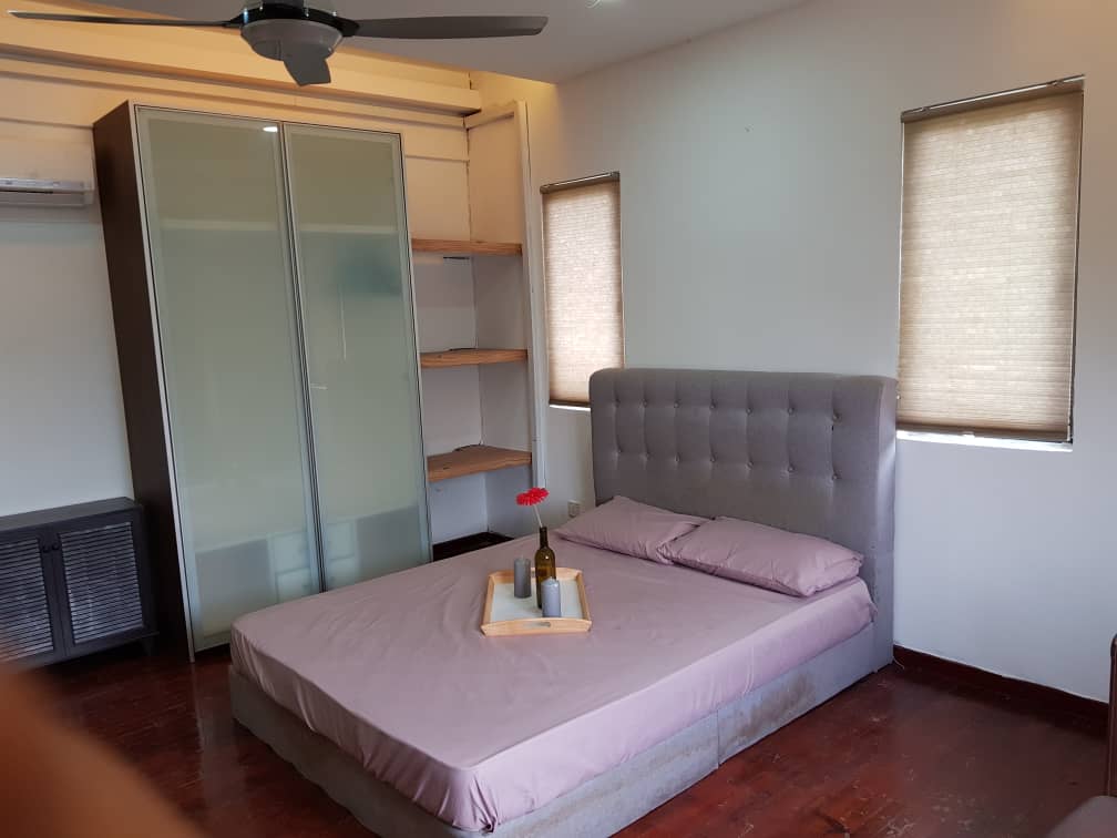 Room Plus CHSU726R1 Private Room with Queen Bed