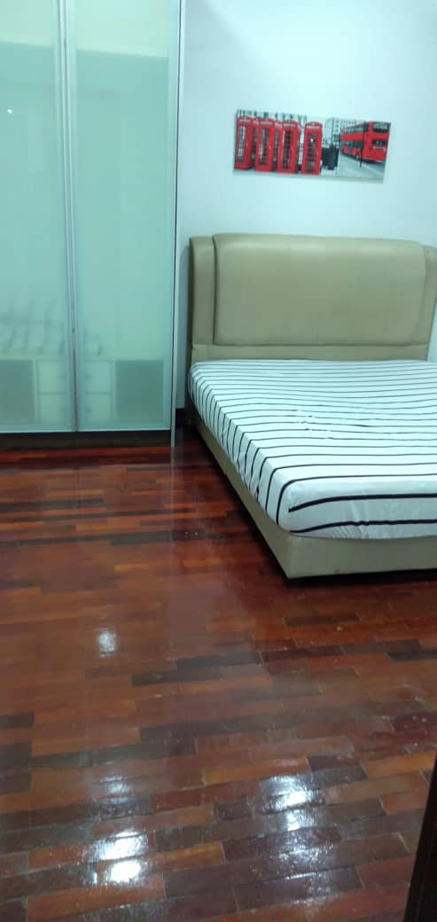 Room Plus CHSU726R2 Private Room with Queen Bed