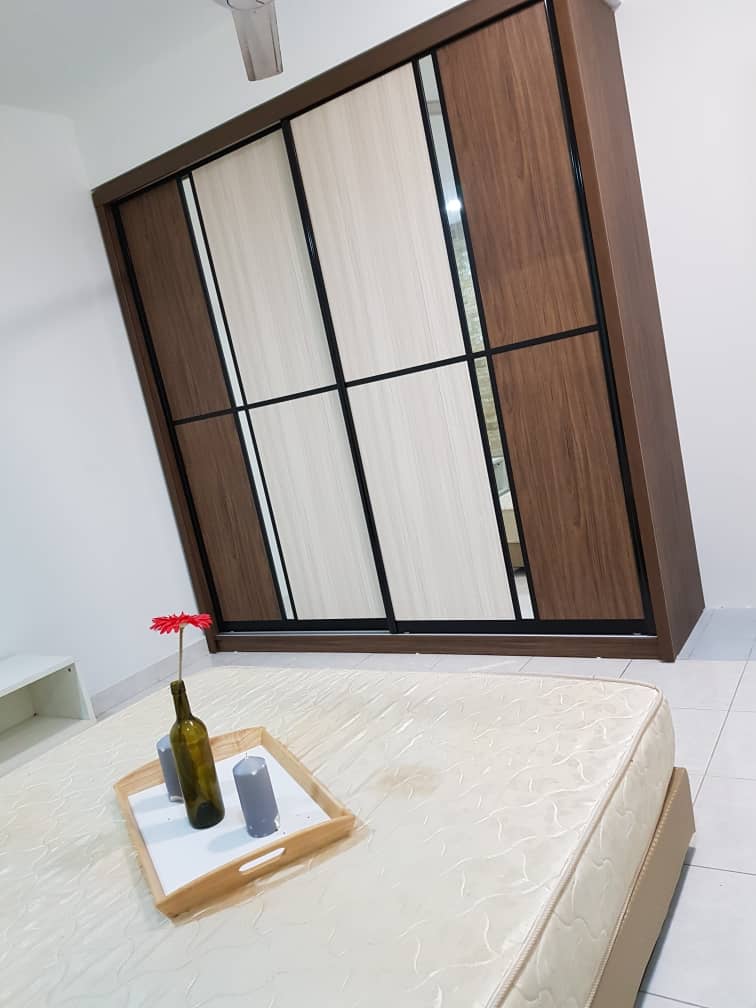 Room Plus CHSU726R5 Private Room with Queen Bed