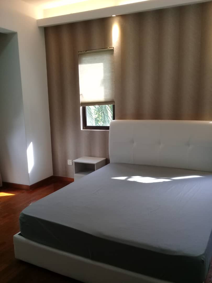 Room Plus CHSU727R1 Private Room with King Bed