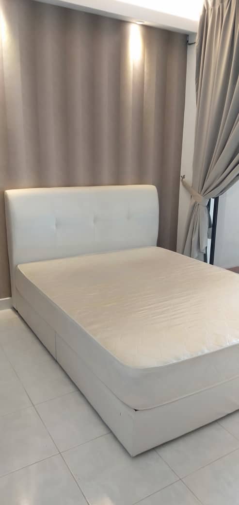Room Plus CHSU727R4 Private Room with Queen Bed