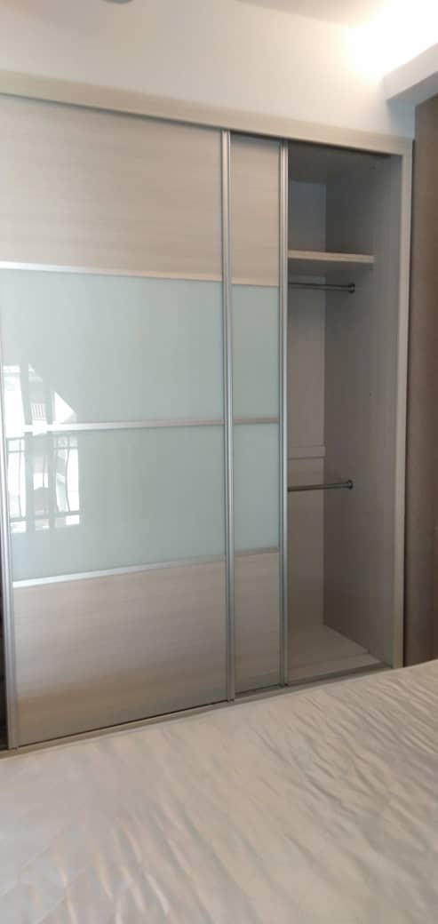 Room Plus CHSU727R4 Private Room with Queen Bed