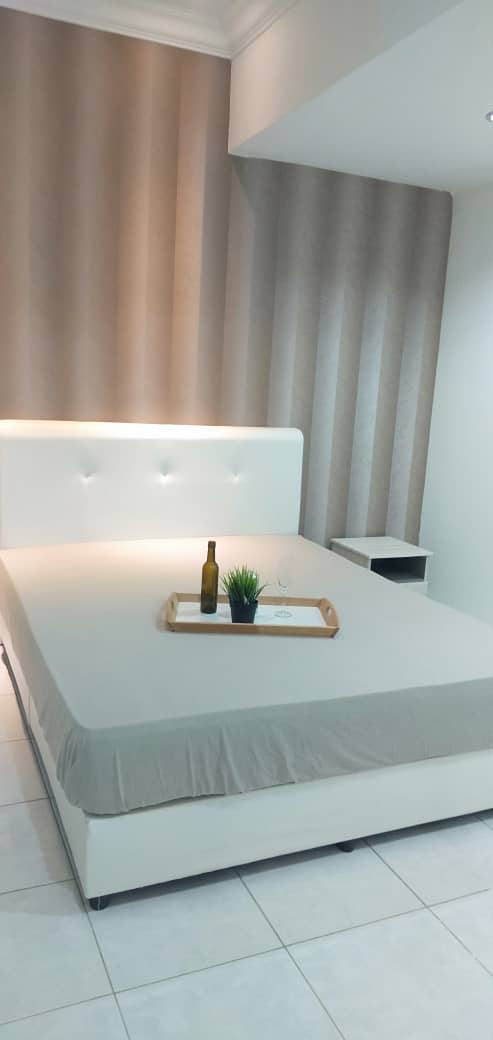 Room Plus CHSU732R5 Private Room with Queen Bed