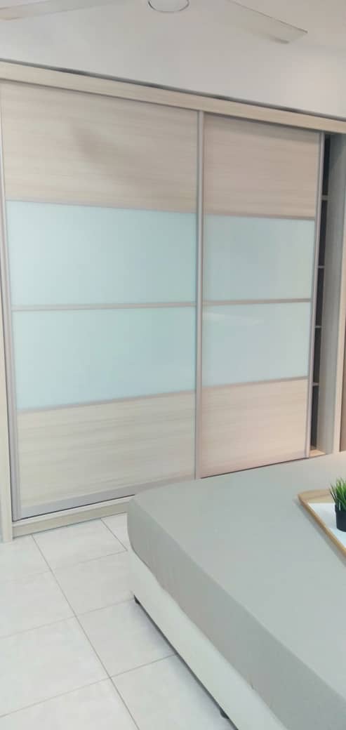 Room Plus CHSU732R5 Private Room with Queen Bed