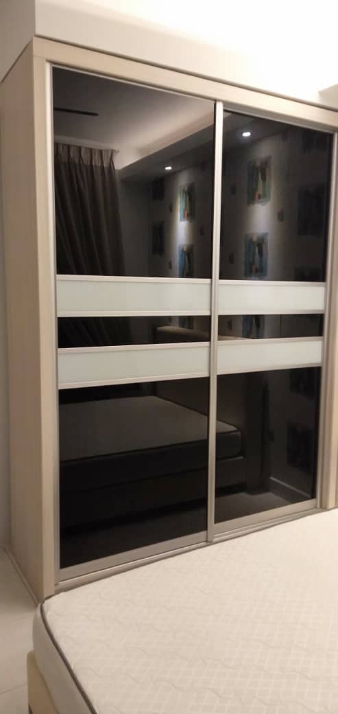Room Plus CHST117R4 Private Room with Queen Bed