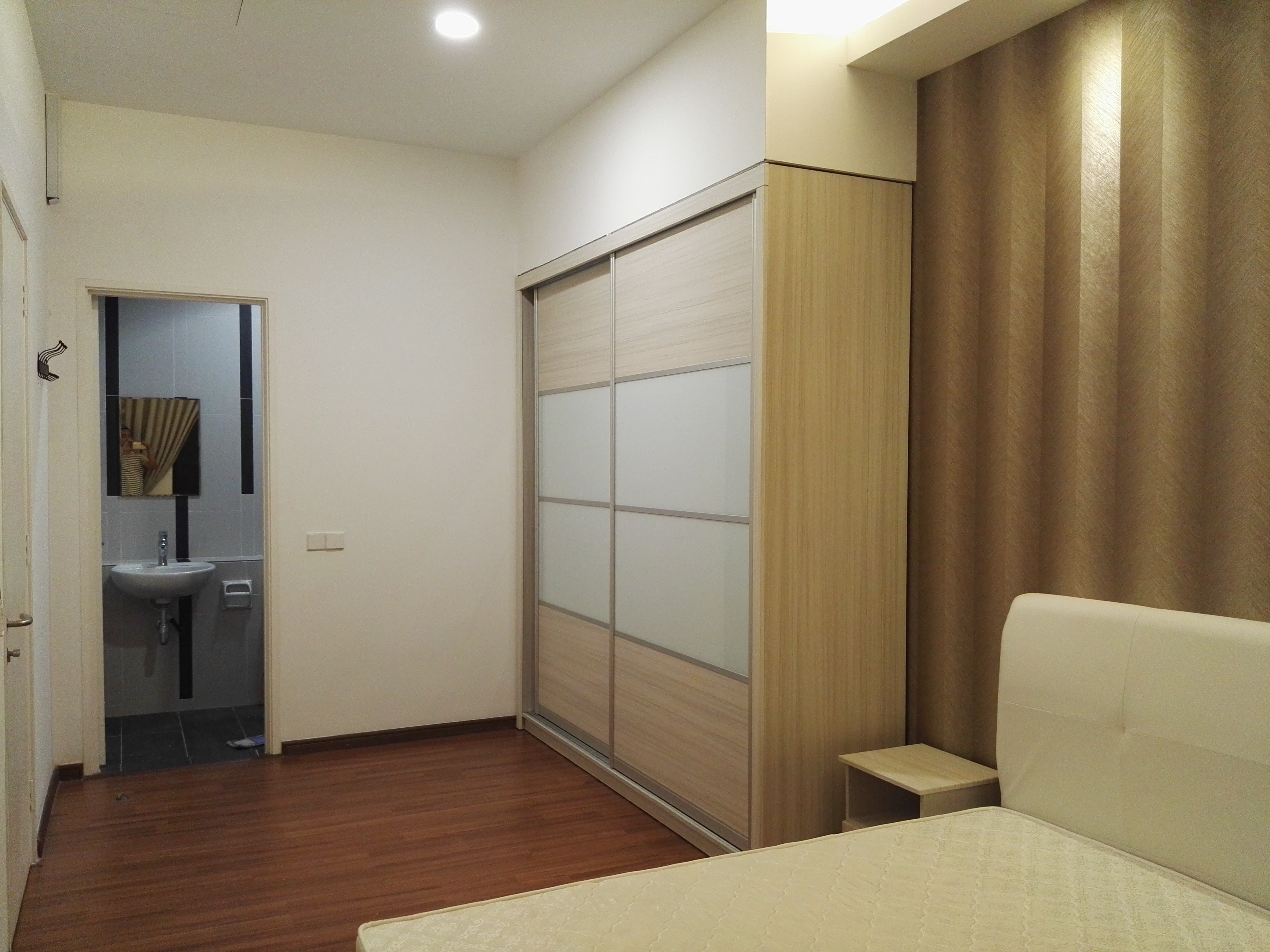 Room Plus JBK2R204 Private room with Queen Bed