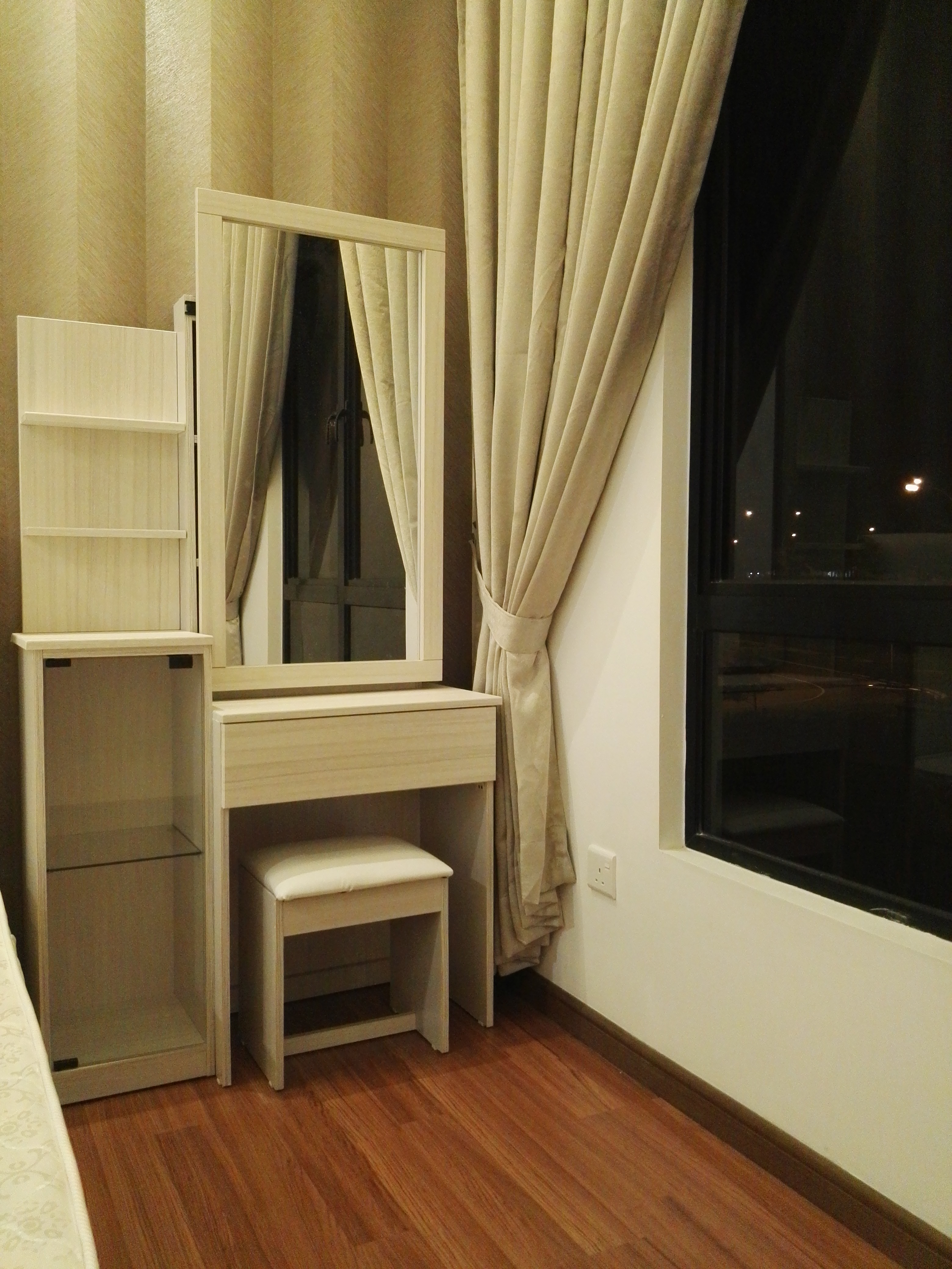 Room Plus JBK2R204 Private room with Queen Bed