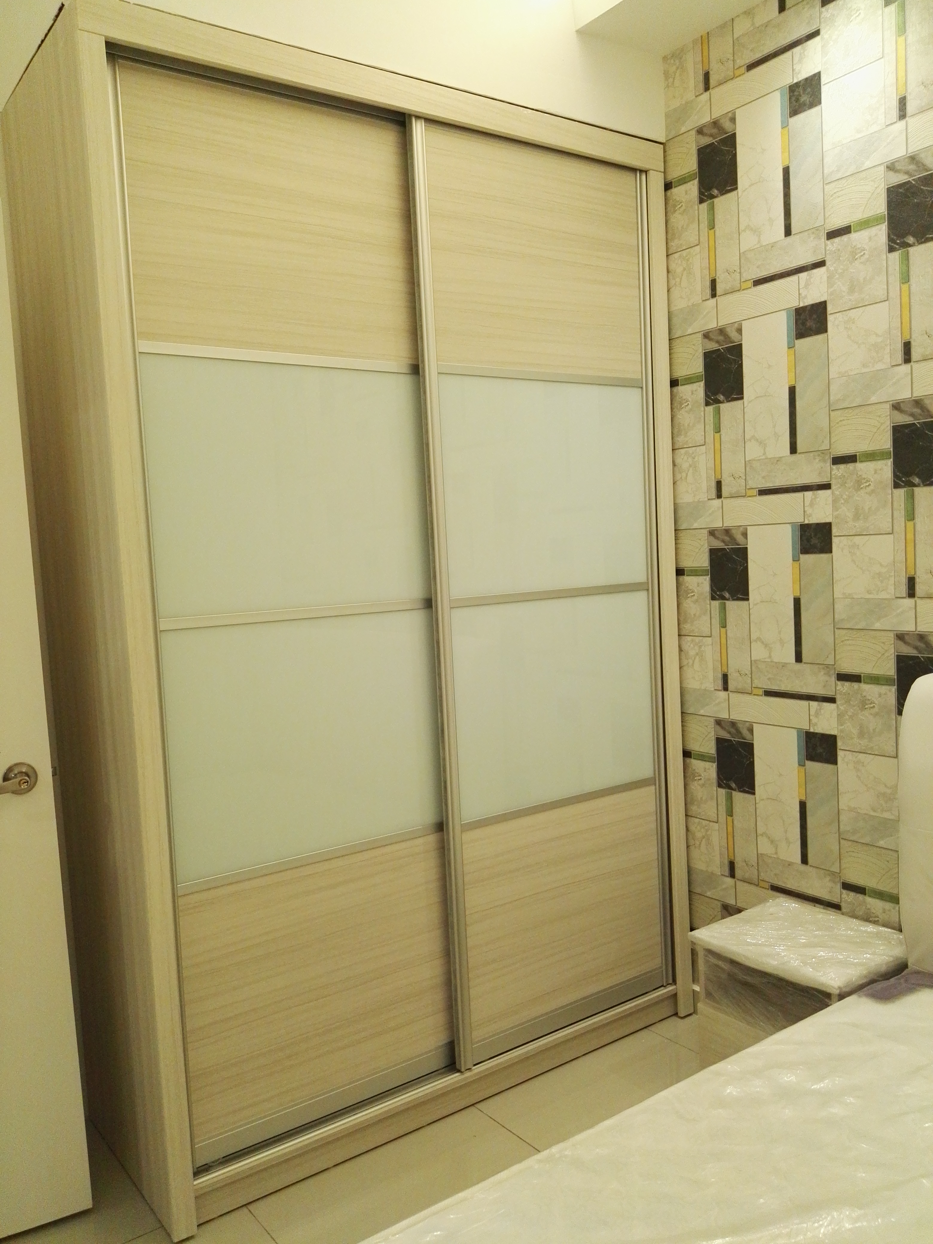 Room Plus JBK6R103 Private room with Queen Bed