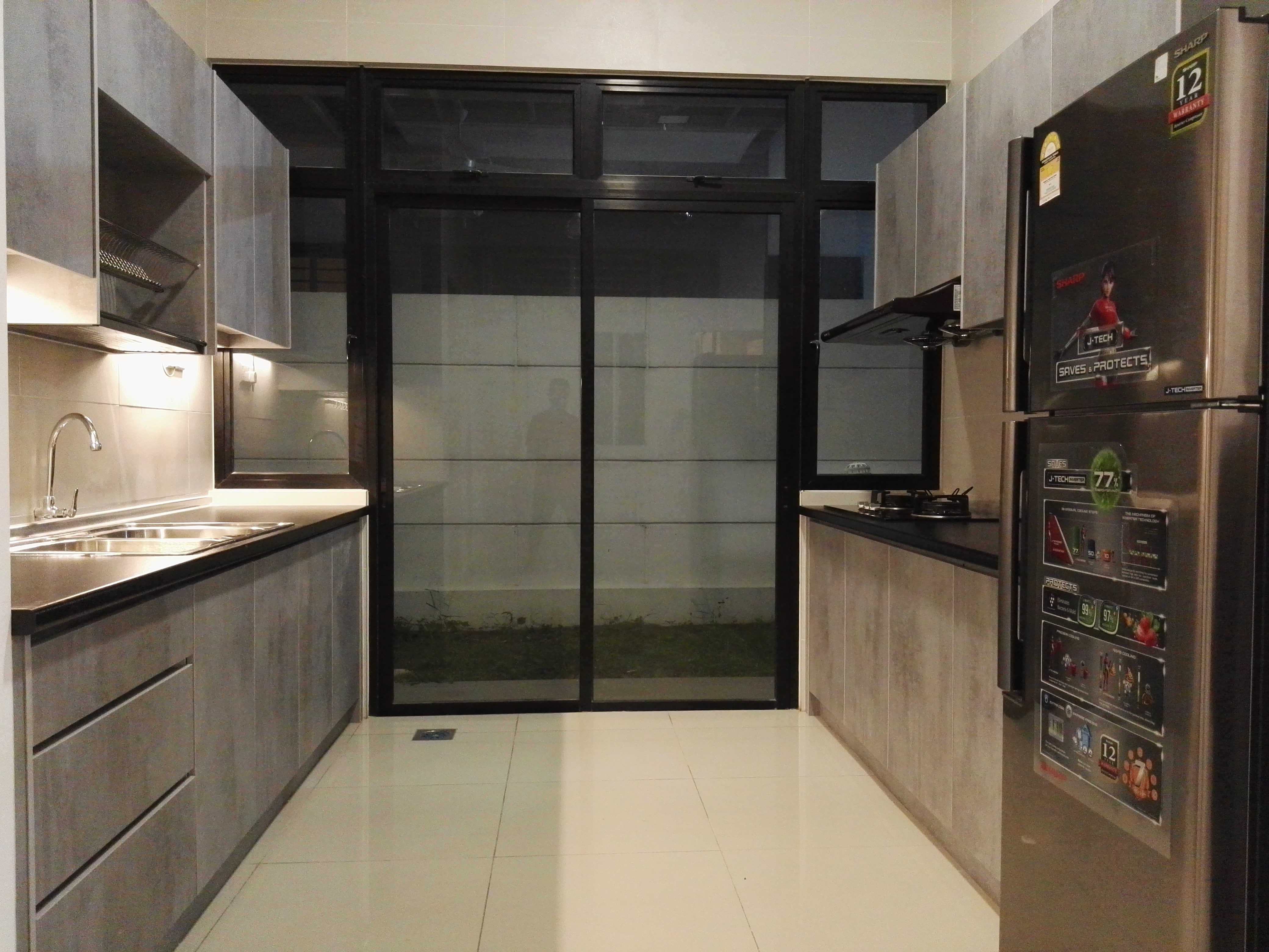Room Plus JBK18R101 Private Room with Queen Bed