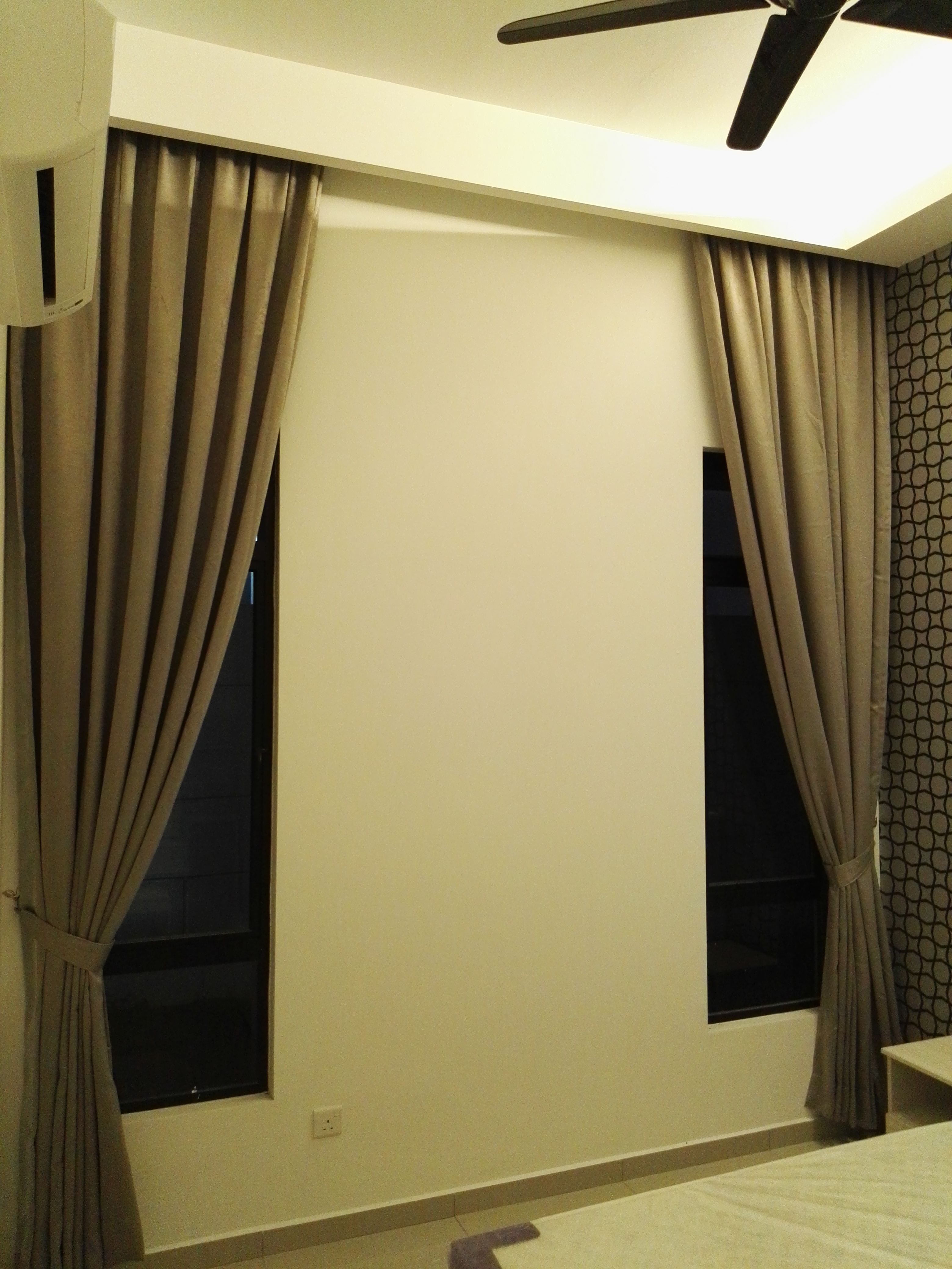 Room Plus JBK18R102 Private Room with Queen Bed