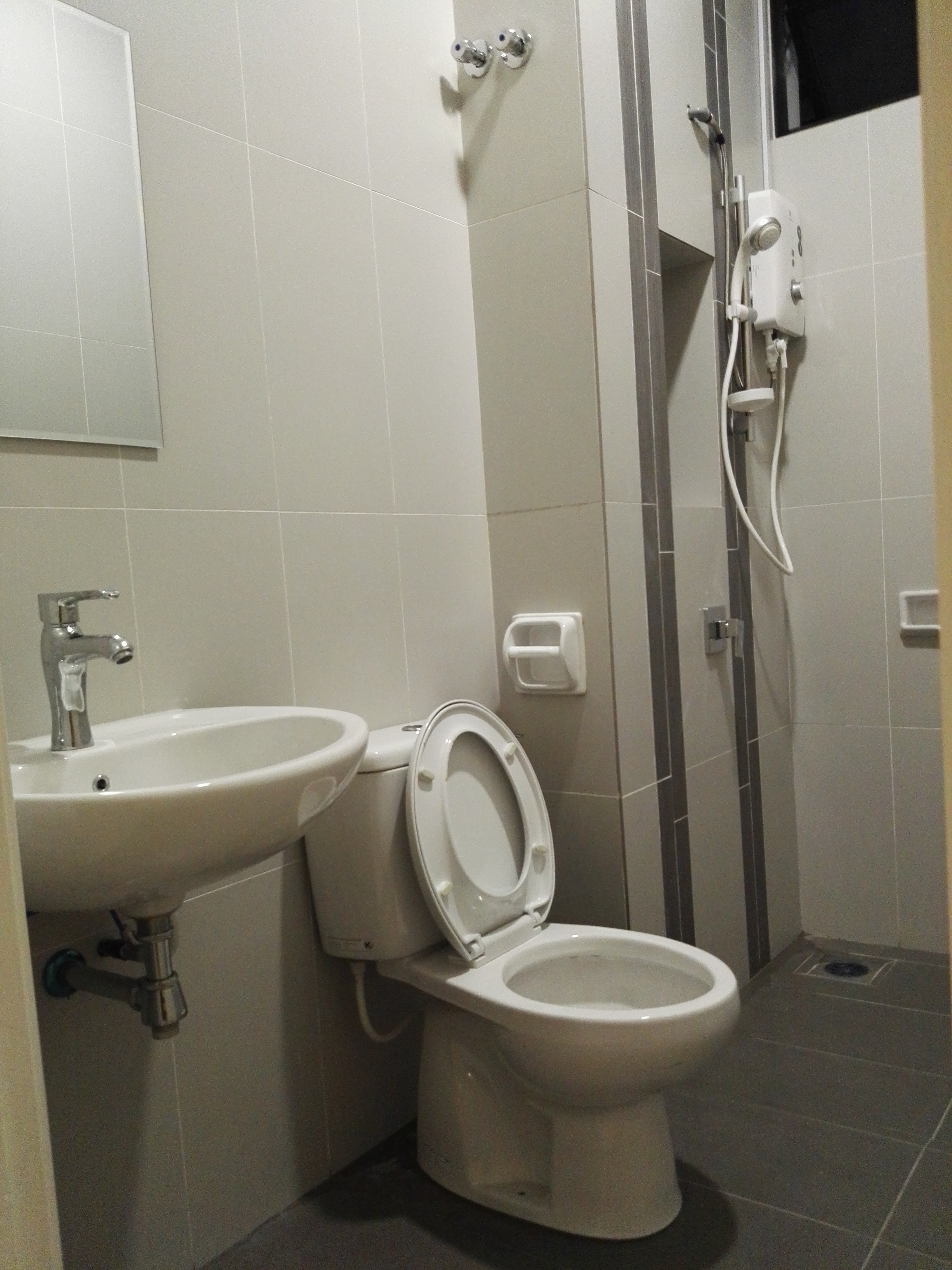 Room Plus JBK18R102 Private Room with Queen Bed