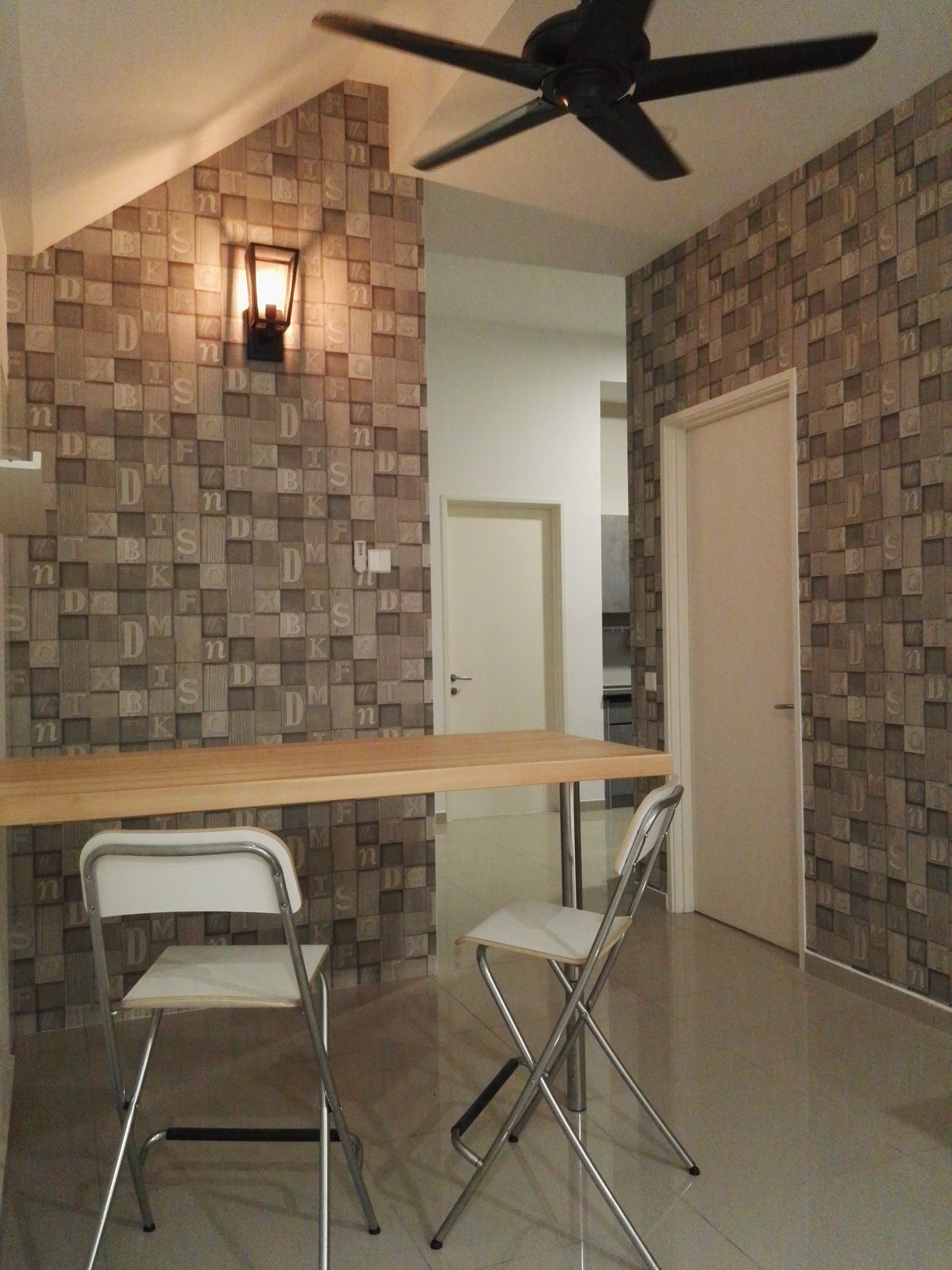 Room Plus JBK18R103 Private Room with Queen Bed