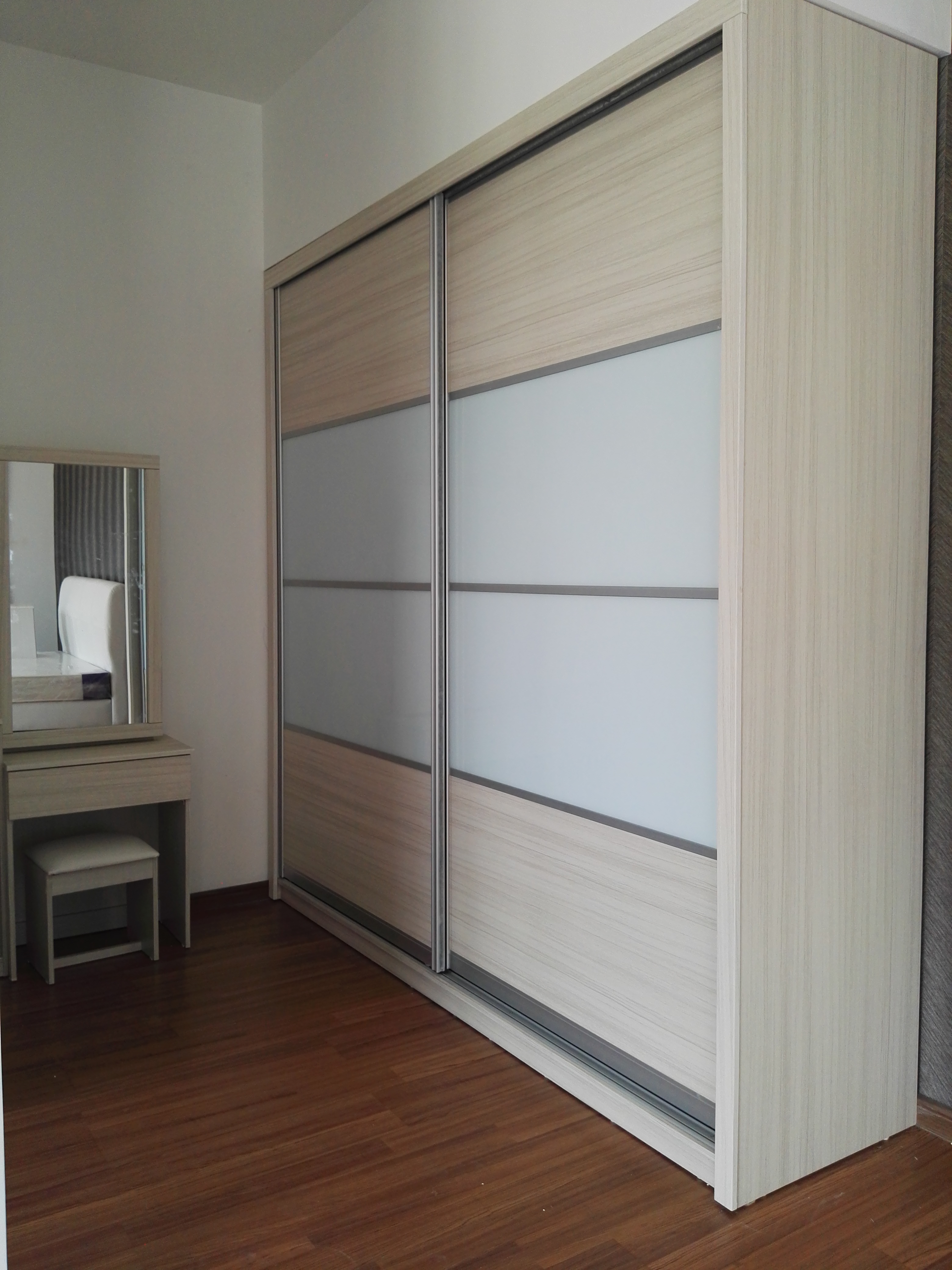 Room Plus JBK18R201 Private Room with King Bed