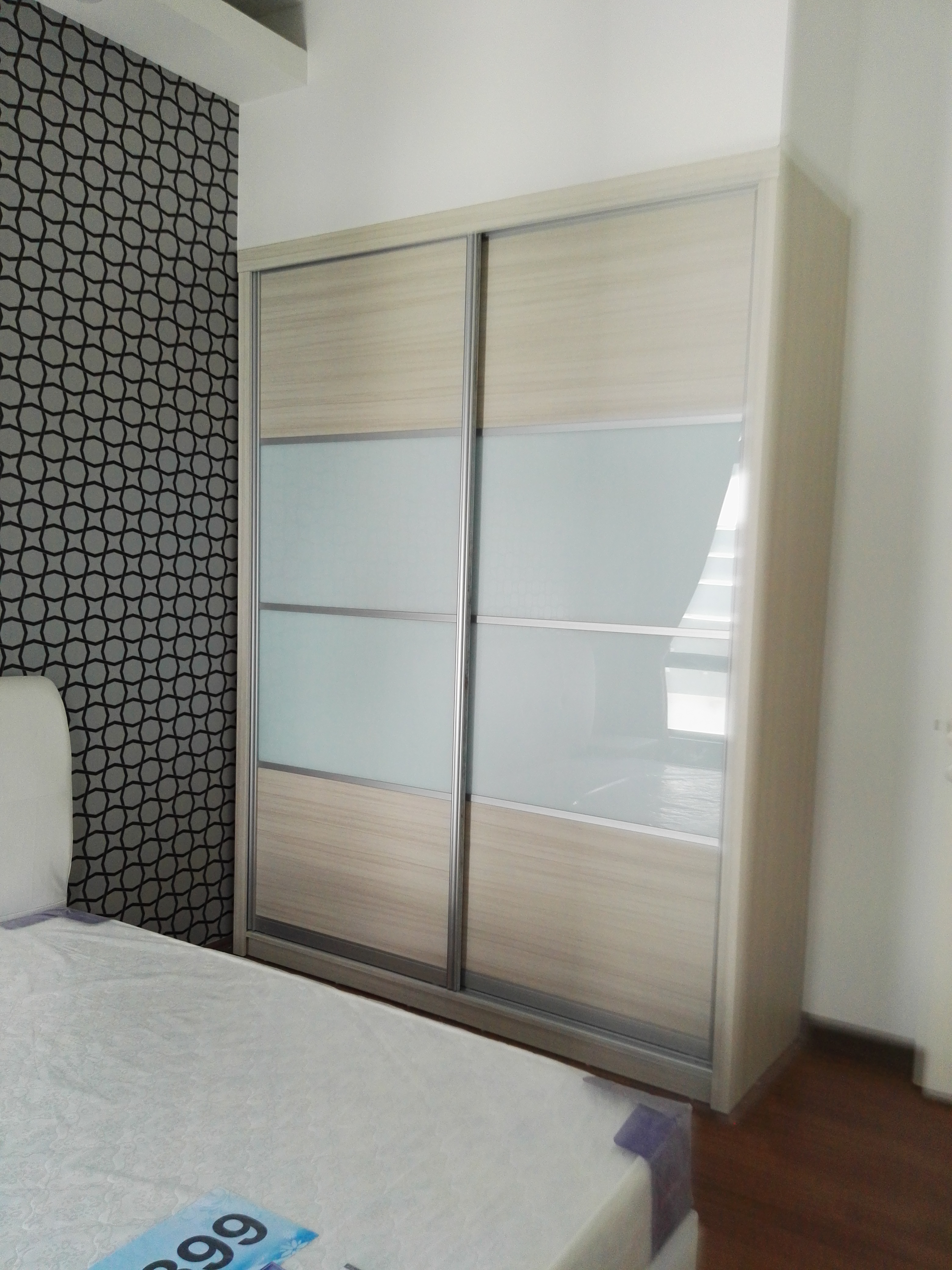 Room Plus JBK18R202 Private Room with Queen Bed