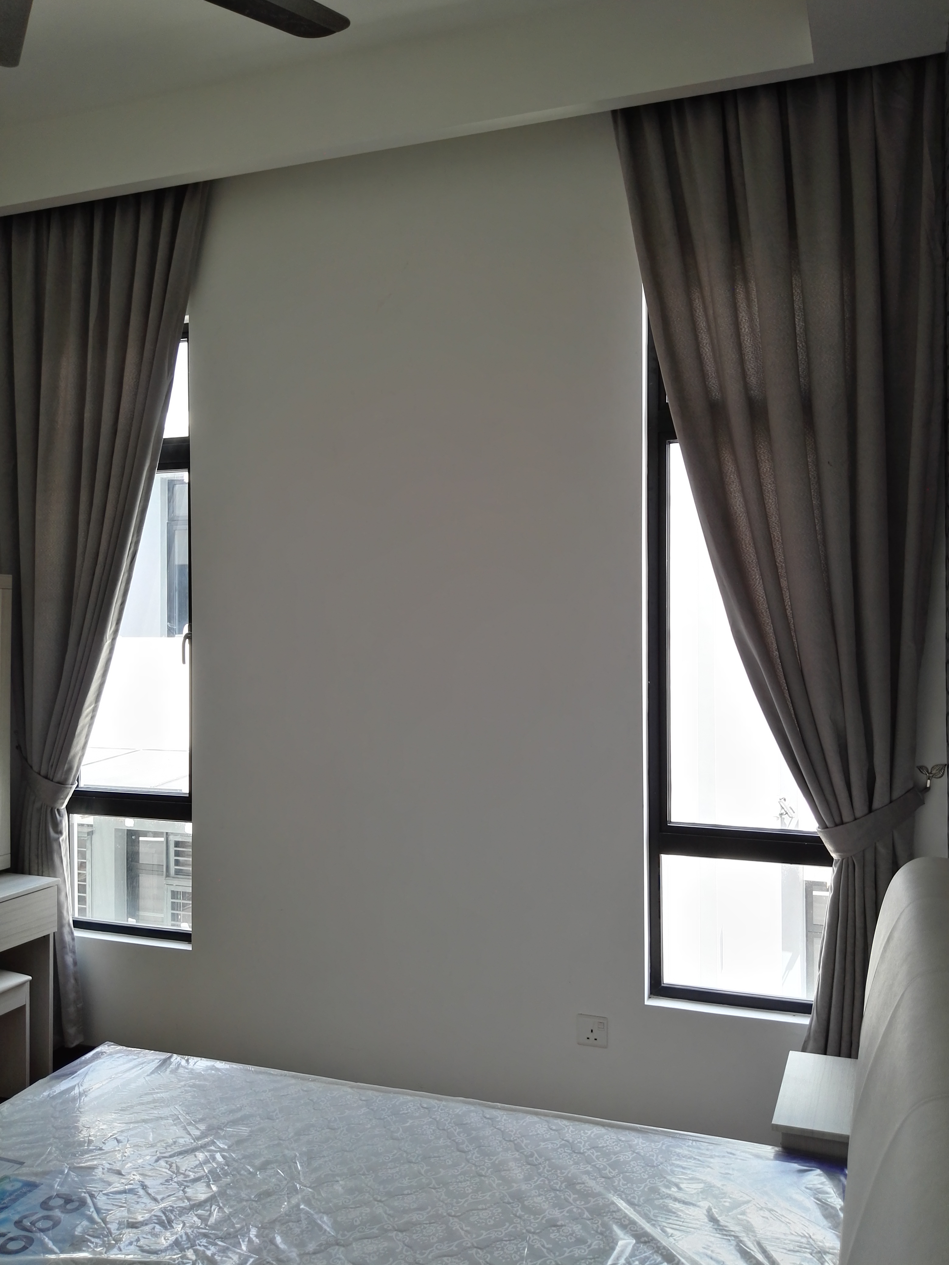 Room Plus JBK18R202 Private Room with Queen Bed