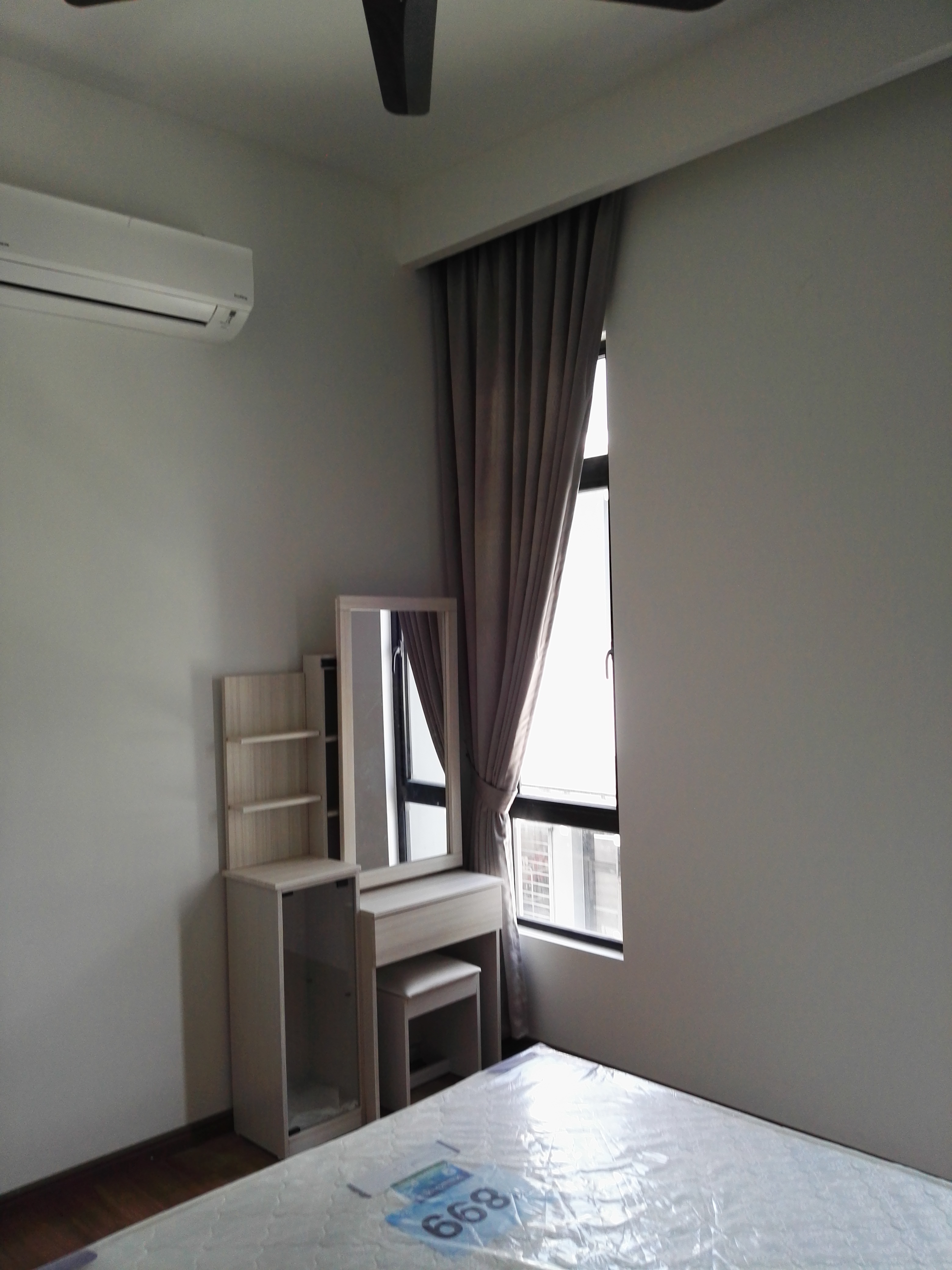Room Plus JBK18R202 Private Room with Queen Bed