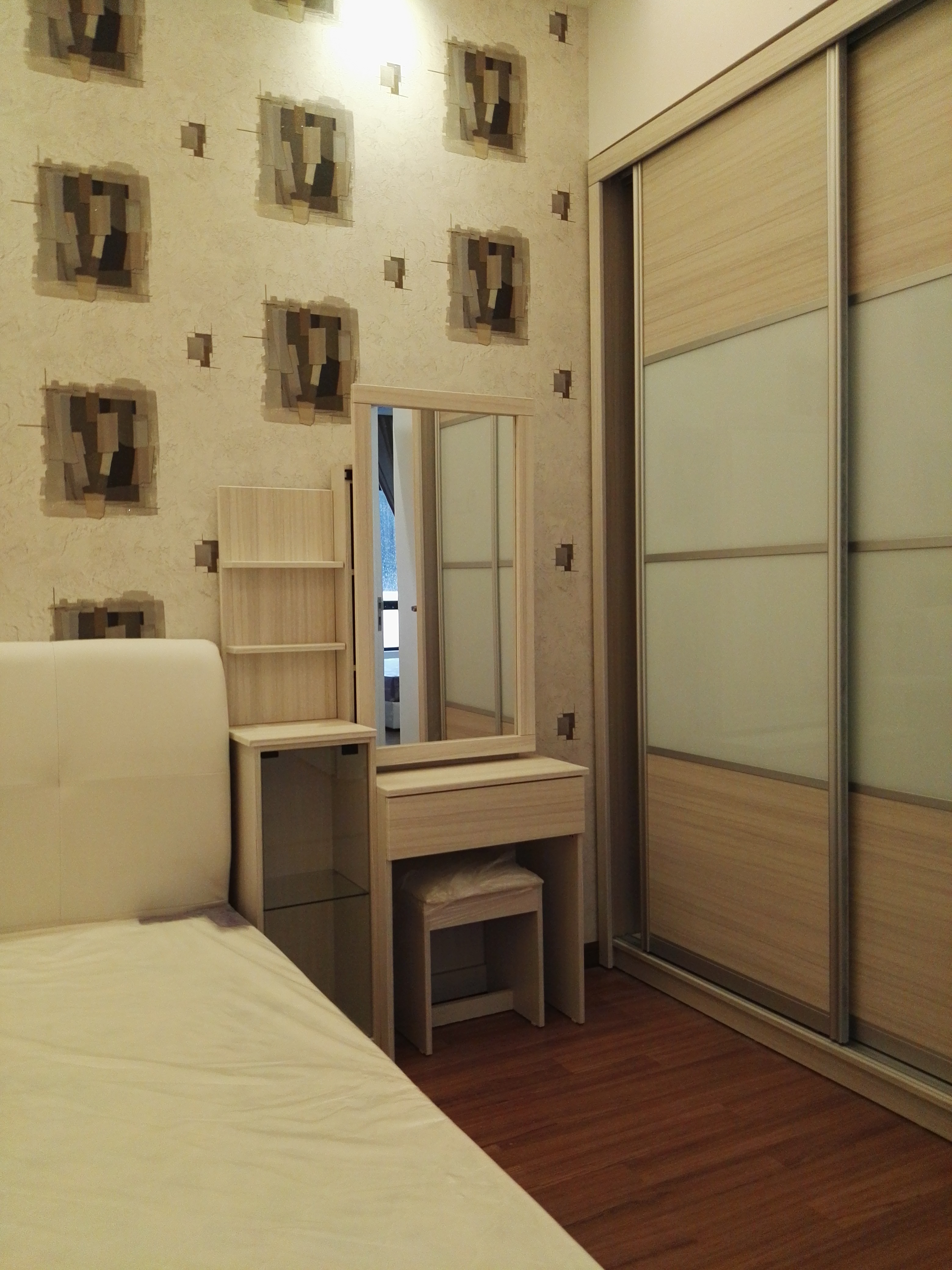 Room Plus JBK18R205 Private Room with Queen Bed