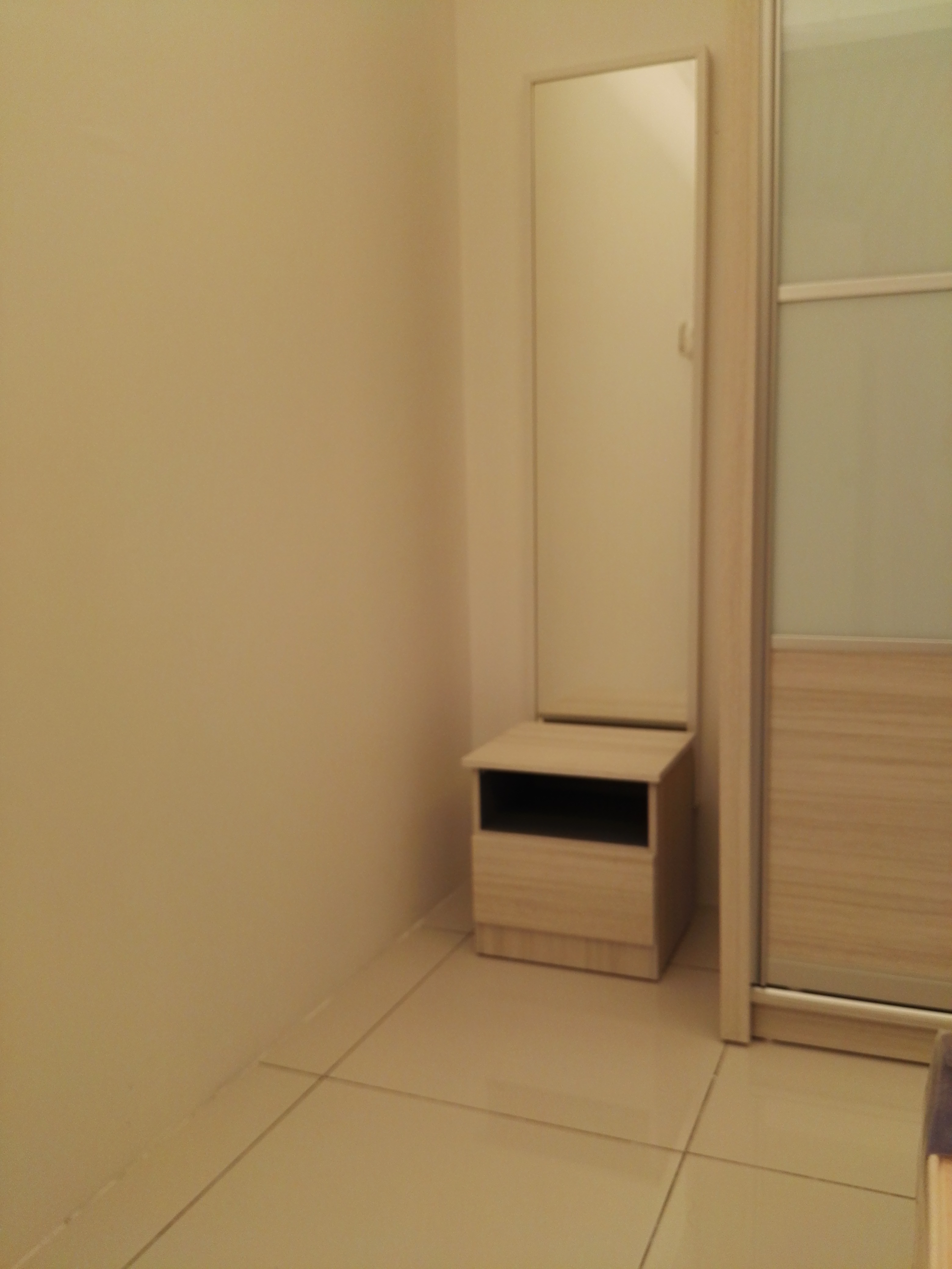 Room Plus JHZ20R101 Private Room with Queen Bed
