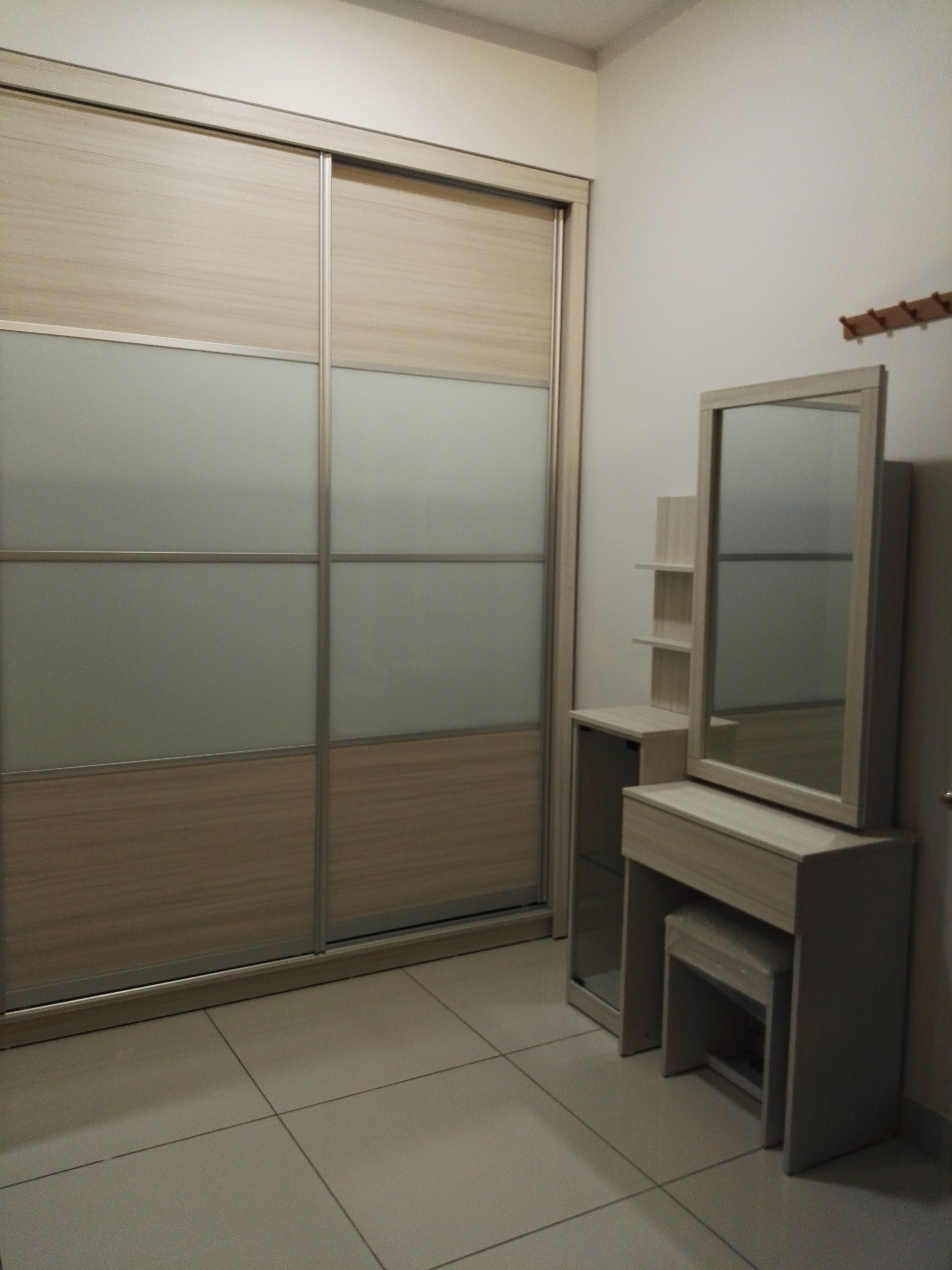 Room Plus JHZ20R201 Private Room with King Bed