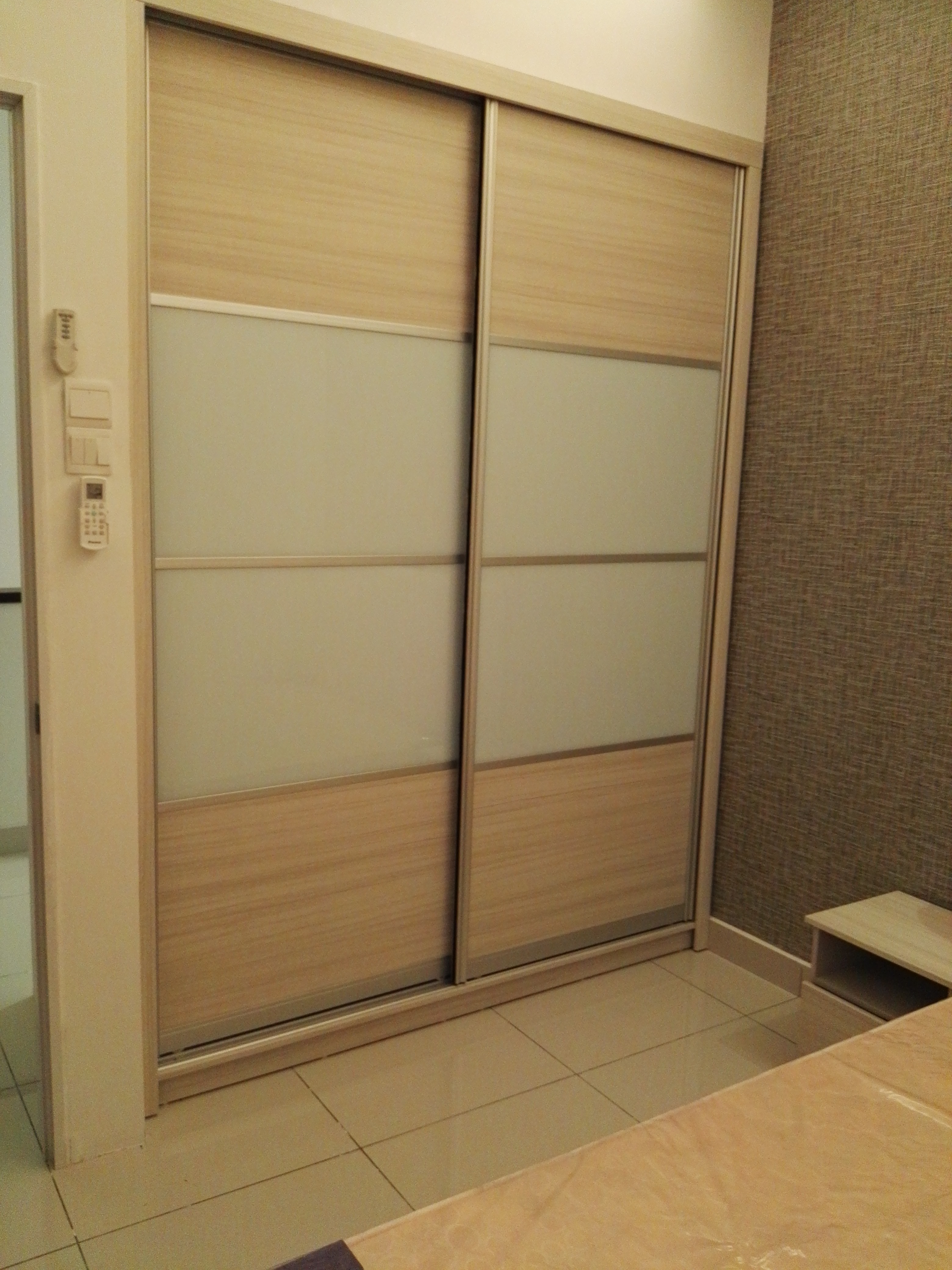 Room Plus JHZ20R202 Private Room with Queen Bed