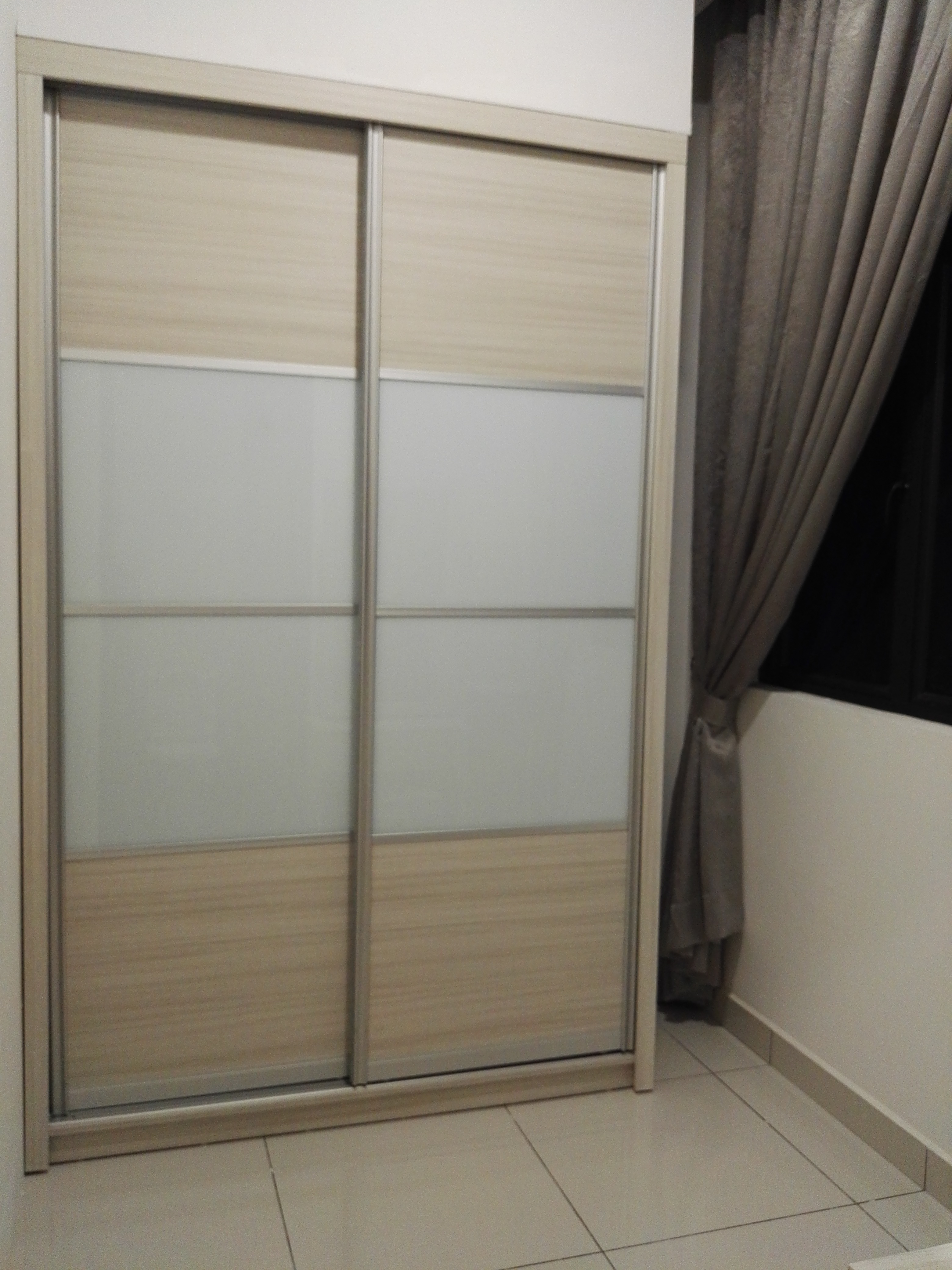 Room Plus JHZ20R204 Private Room with Queen Bed