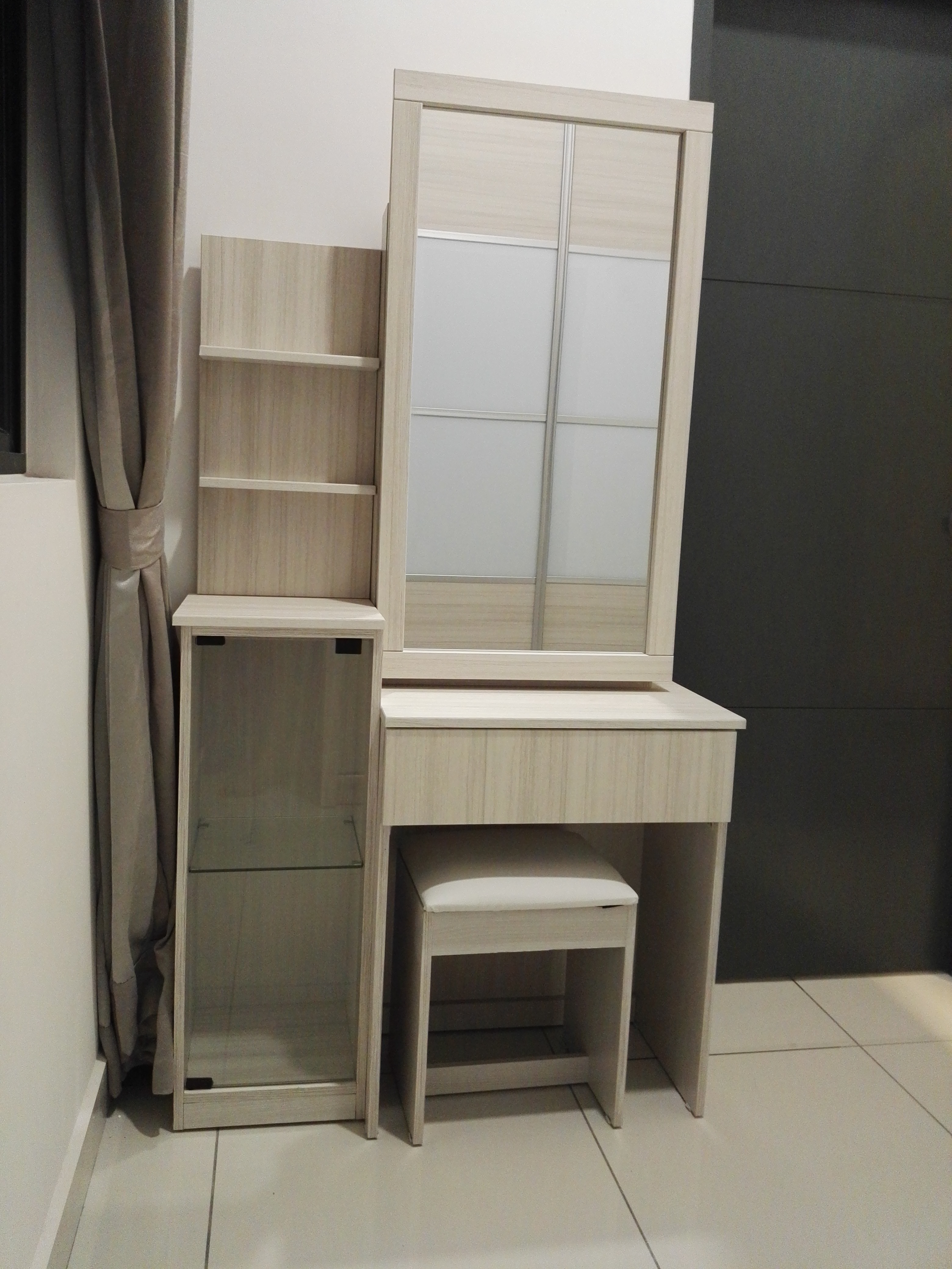 Room Plus JHZ20R204 Private Room with Queen Bed