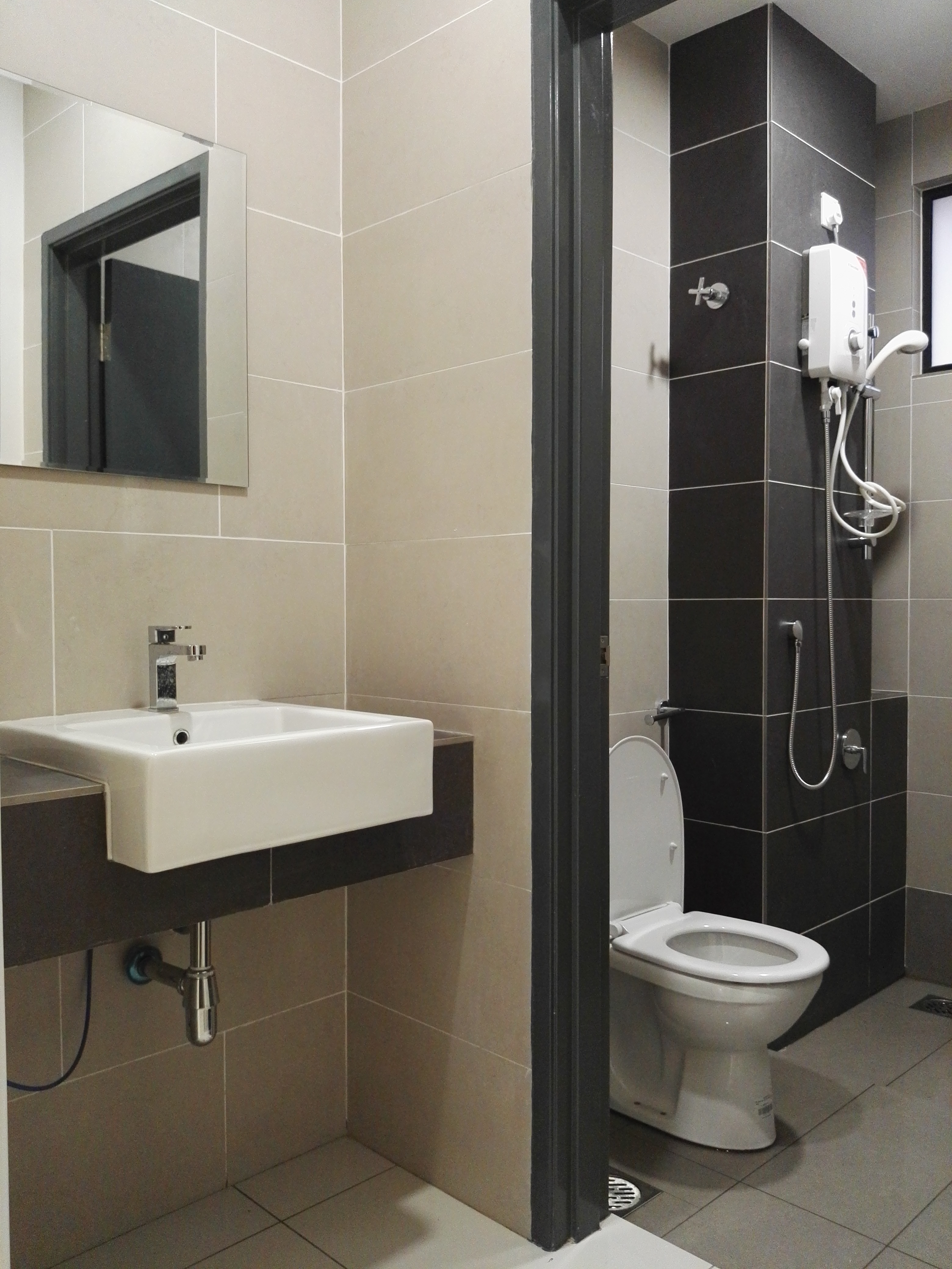 Room Plus JHZ26R101 Private Room with Queen Bed