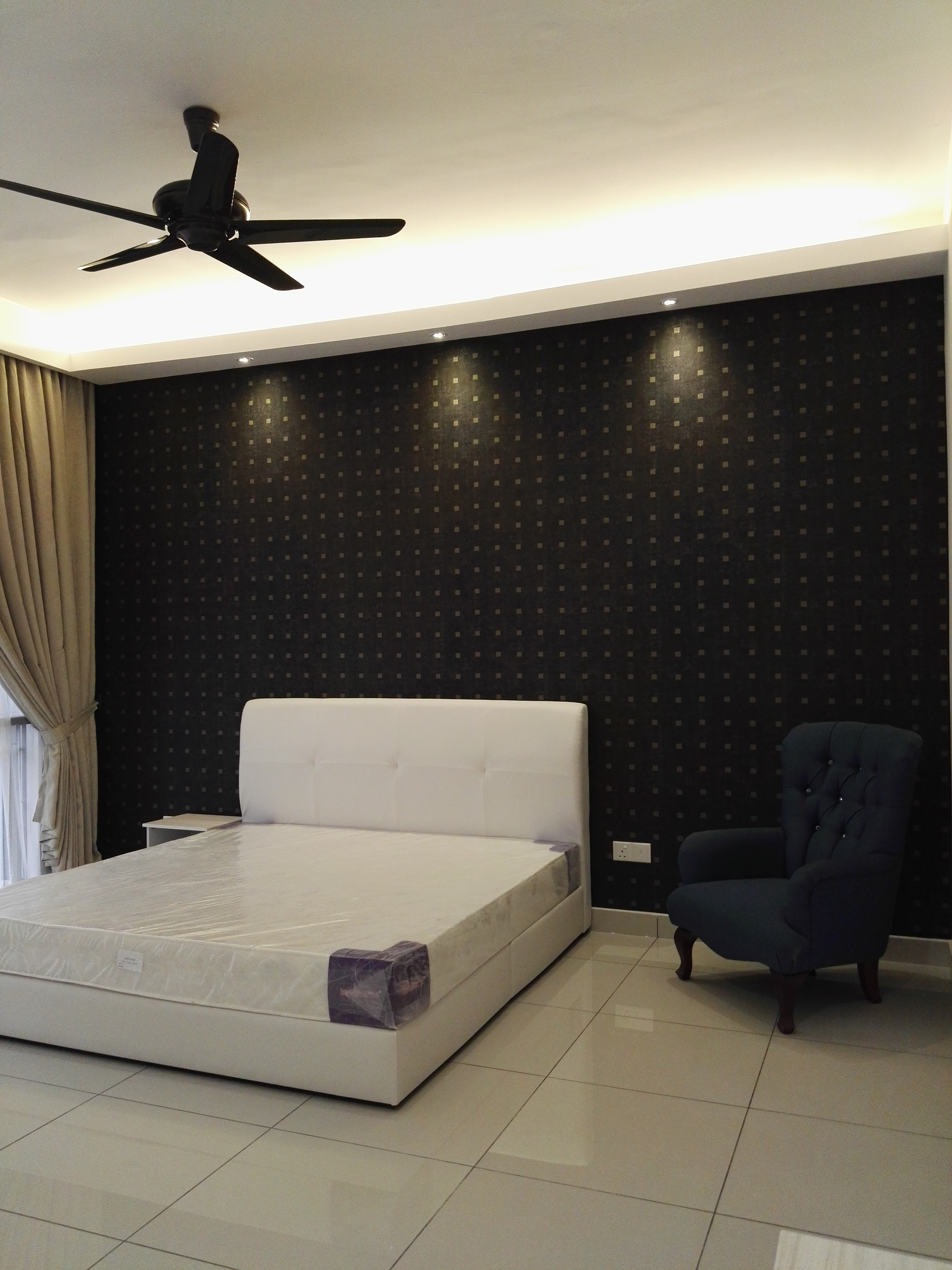 Room Plus JHZ26R201 Private Room with King Bed