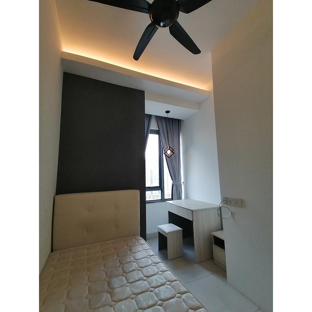Room Plus DM1802R1  